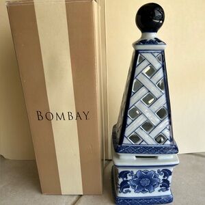 Bombay Blue and White Ceramic Lattice Vase